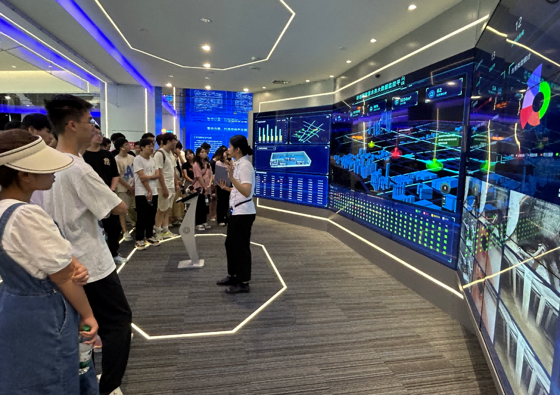 欧博ABG 欧博科技IT精英暑期实训营活动日 | 探秘南京江北新区研创园 科技火花点亮未来梦想